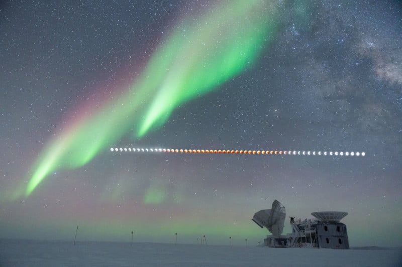 Bức ảnh “Aurora & Lunar Eclipse at the South Pole” của Aman Chikshi