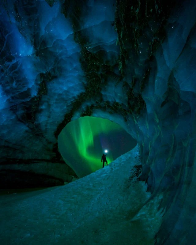 Bức ảnh “Aurora Cave” của David Erichsen