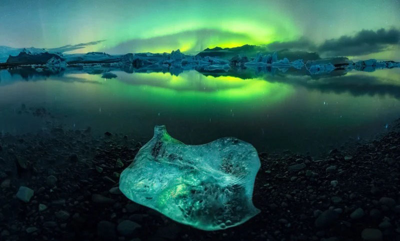 Bức ảnh “Aurora Over Glacier Lagoon in Iceland” của Sean Parker