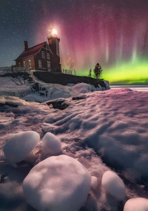 Bức ảnh “Aurora Lighthouse” của MaryBeth Kiczenski