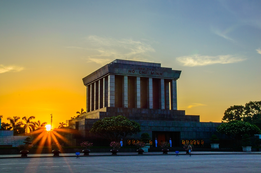 30-4 Đi Đâu - Lăng Bác