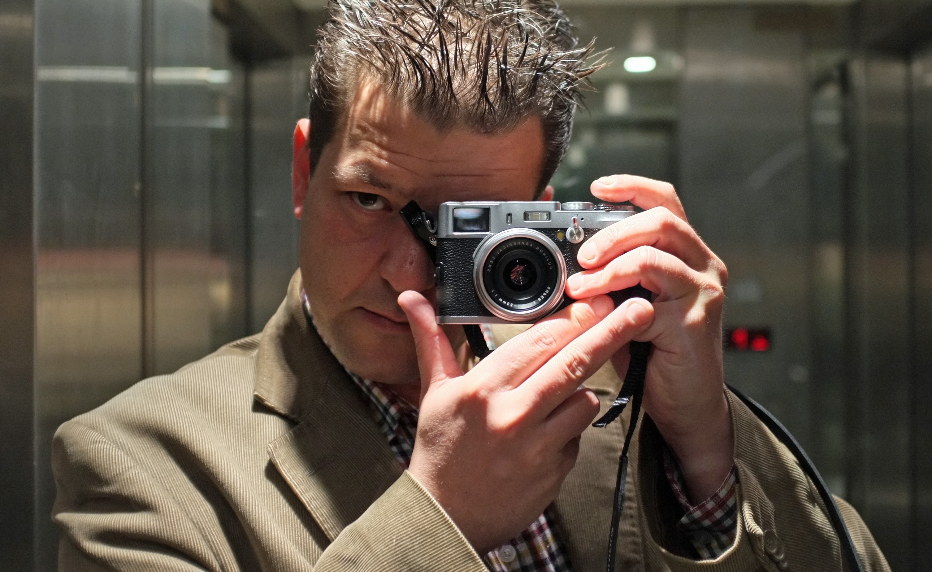 Fujifilm X100 có thiết kế cổ điển, giúp người dùng tập trung sáng tạo
