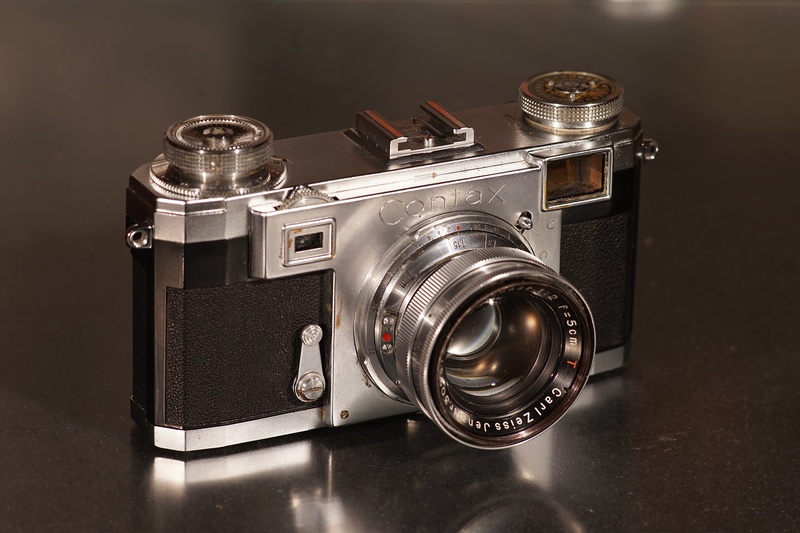 Polaroid: Lạc lối trước bản chất thực của “sự thỏa mãn tức thì”