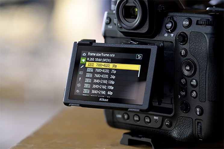 Hai thiết bị đều có khả năng quay video 8K 