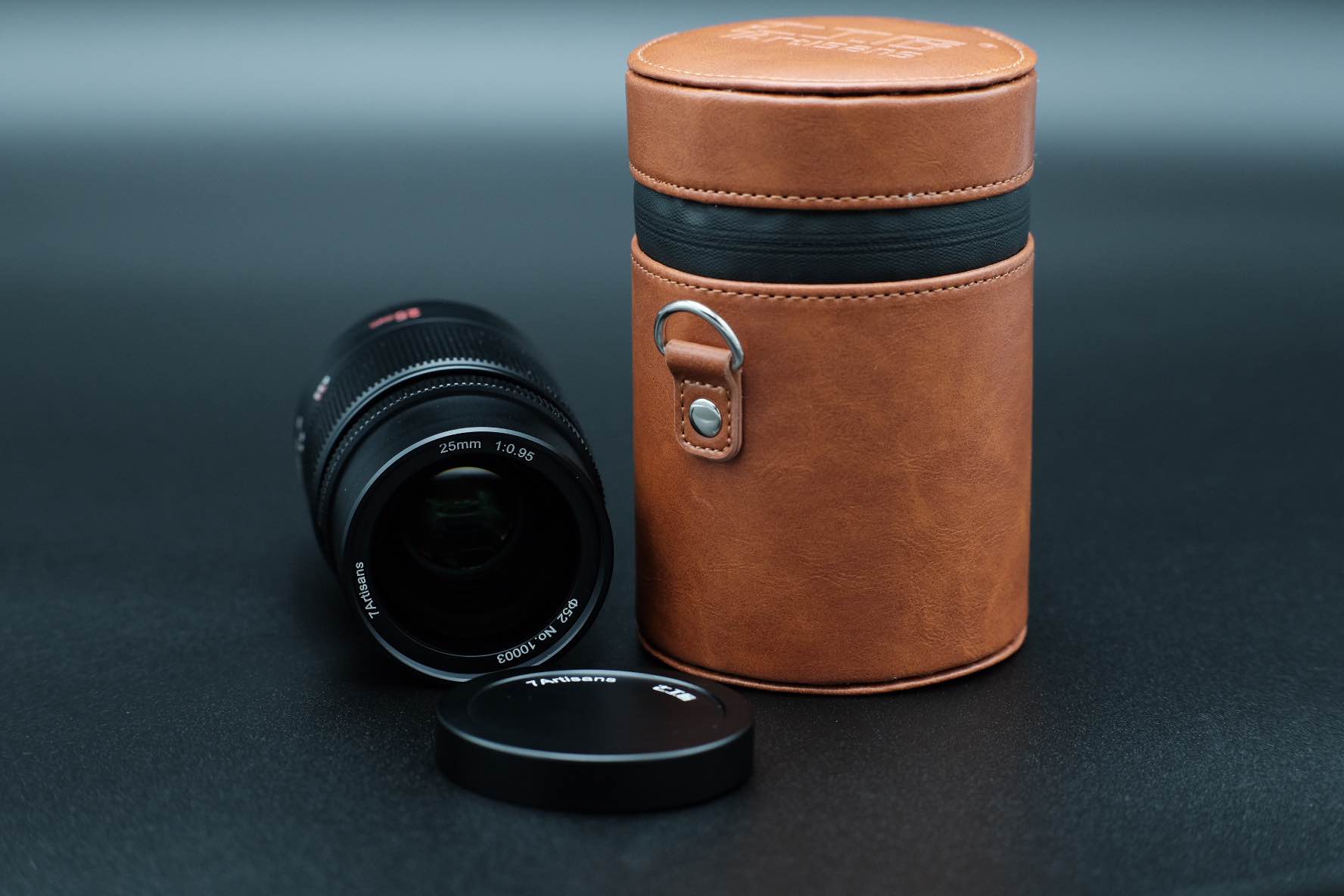 Ống kính 7artisans 25mm f / 0.95 với khoảng cách lấy nét 0.25m