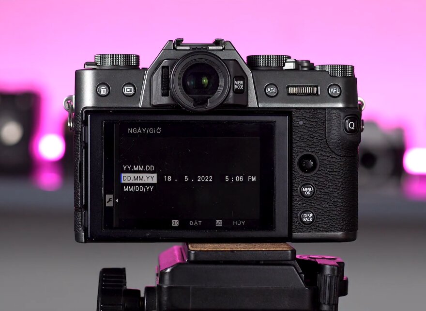 Cài đặt ngày giờ cần thay đổi ngay trên máy ảnh mới