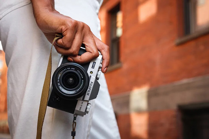 Đèn hỗ trợ lấy nét tự động thưởng ở phía trước máy ảnh