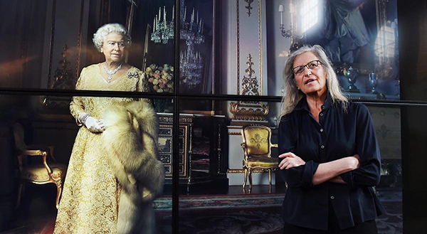 Annie Leibovitz đã từng chụp ảnh chân dung cho Nữ Hoàng Elizabeth II