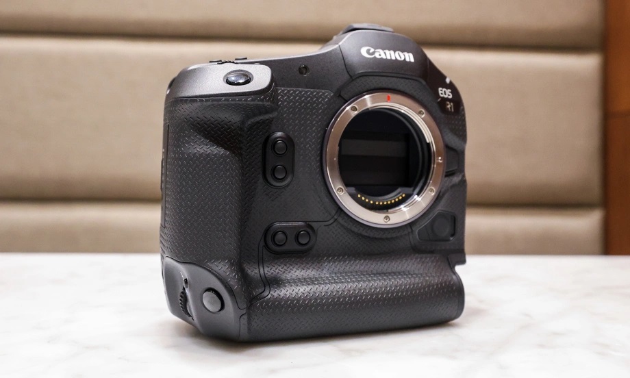 Siêu máy ảnh EOS R1 với AI vượt trội