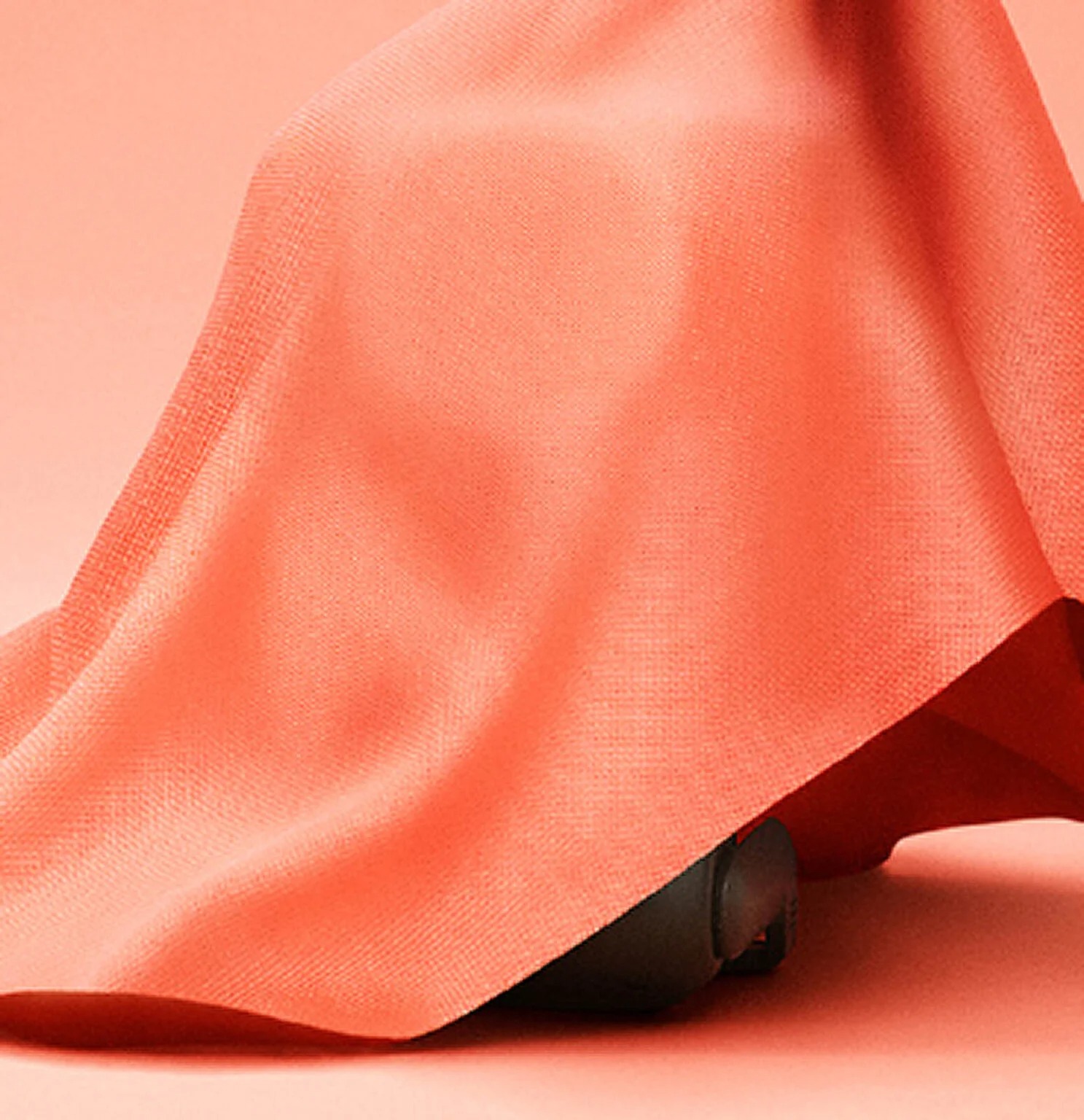 Có thể nhận ra đây là một chiếc máy ảnh với ống kính cố định vào máy