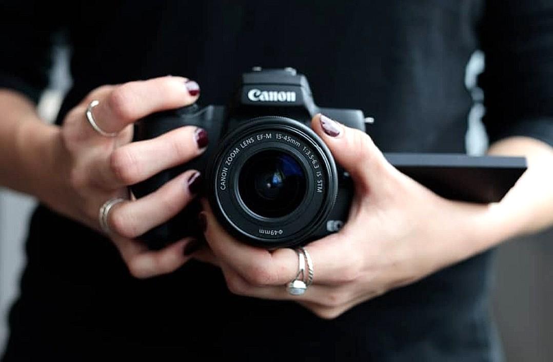 Canon M50 II - Khắc phục những điểm yếu của thế hệ trước