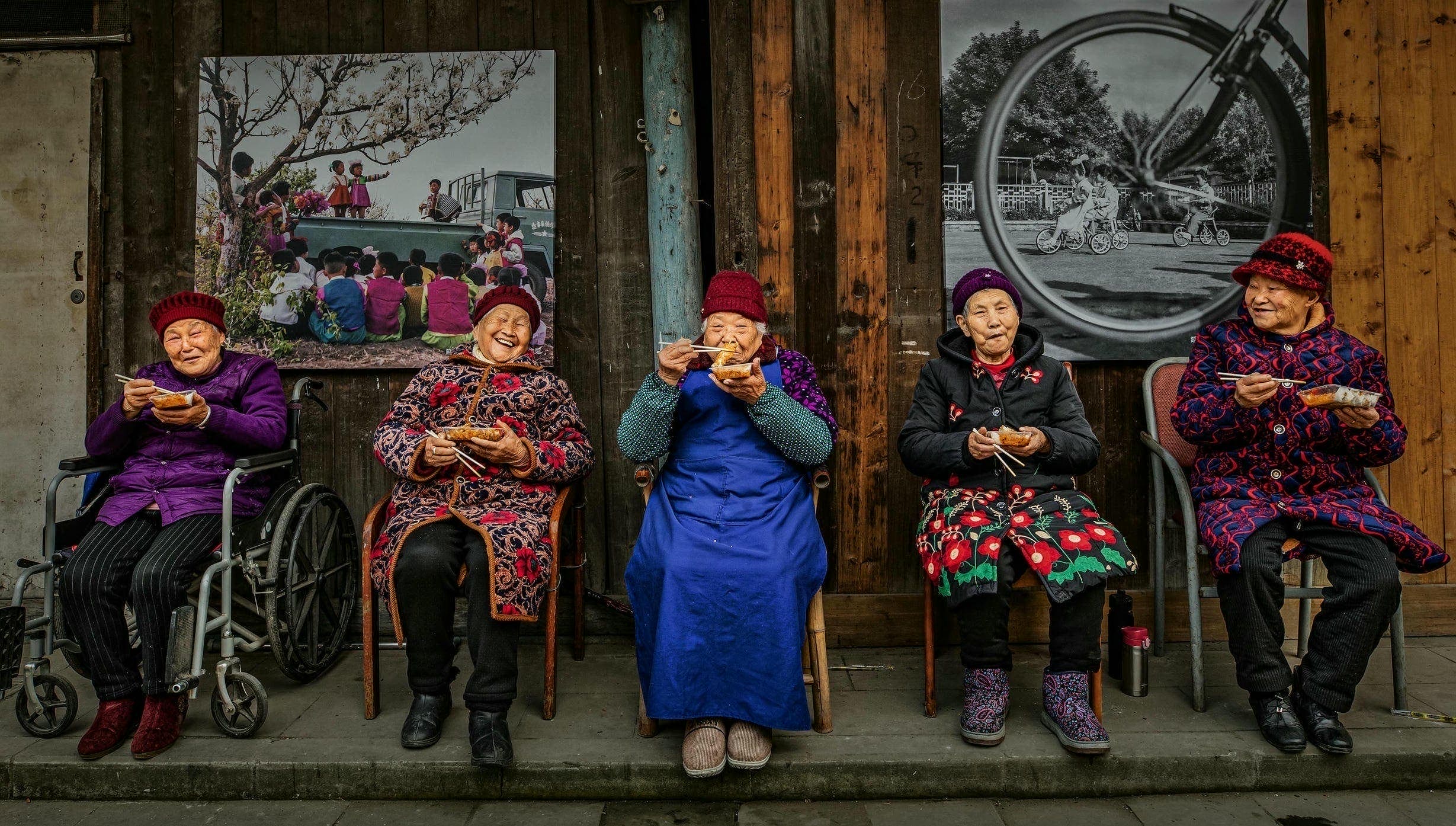 The Elderly Having Delicious Food (Người già thưởng thức món ngon)