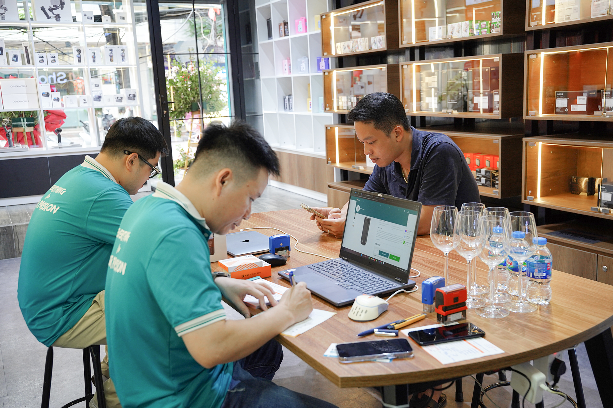 Hỗ trợ mua sắm trực tuyến nhanh chóng