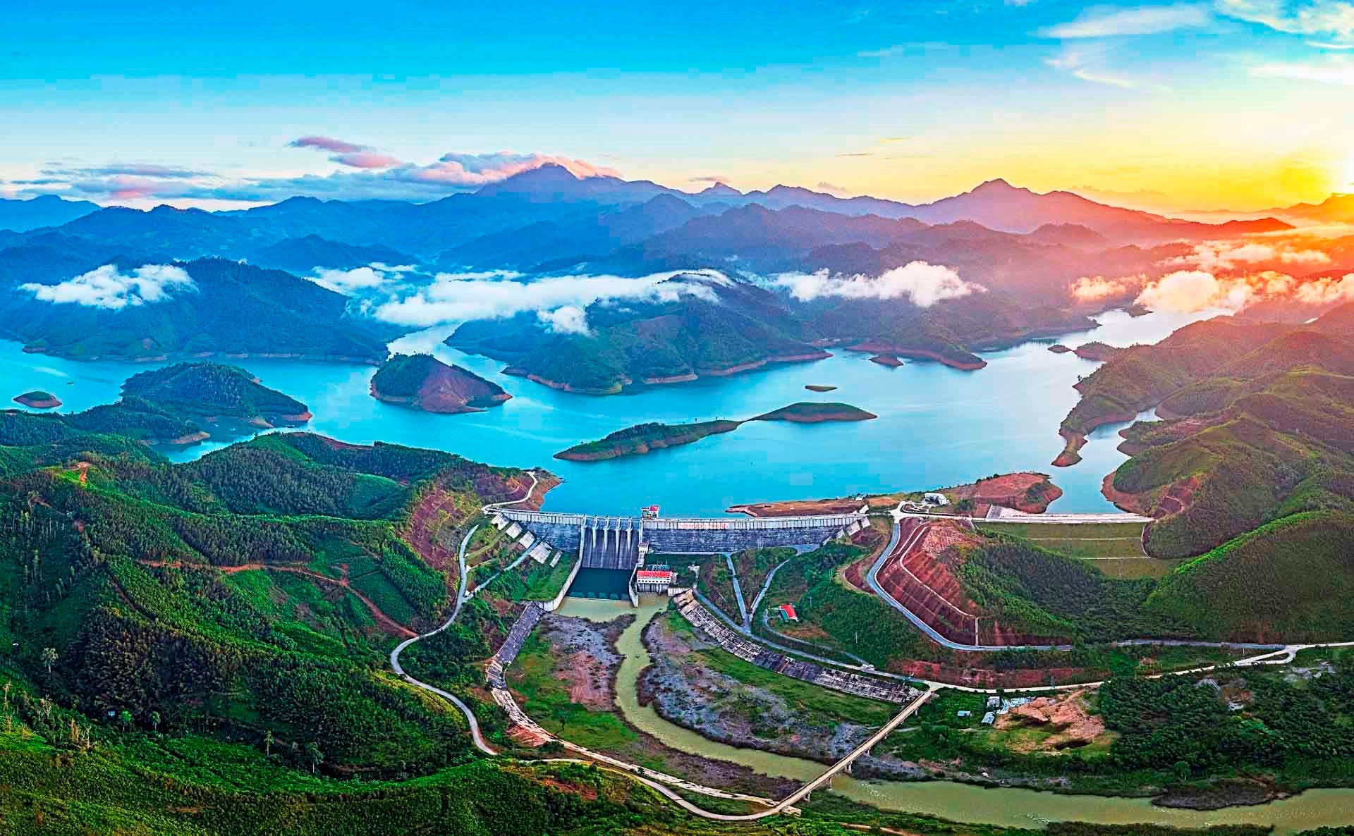 Ngày mới trên hồ Nước Trong