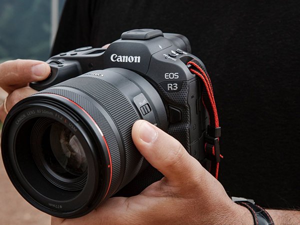 Canon EOS R3 sở hữu cảm biến CMOS xếp chồng 24.1MP