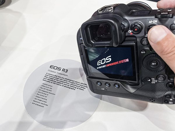 Canon EOS R3 kết nối bluetooth, wifi linh hoạt