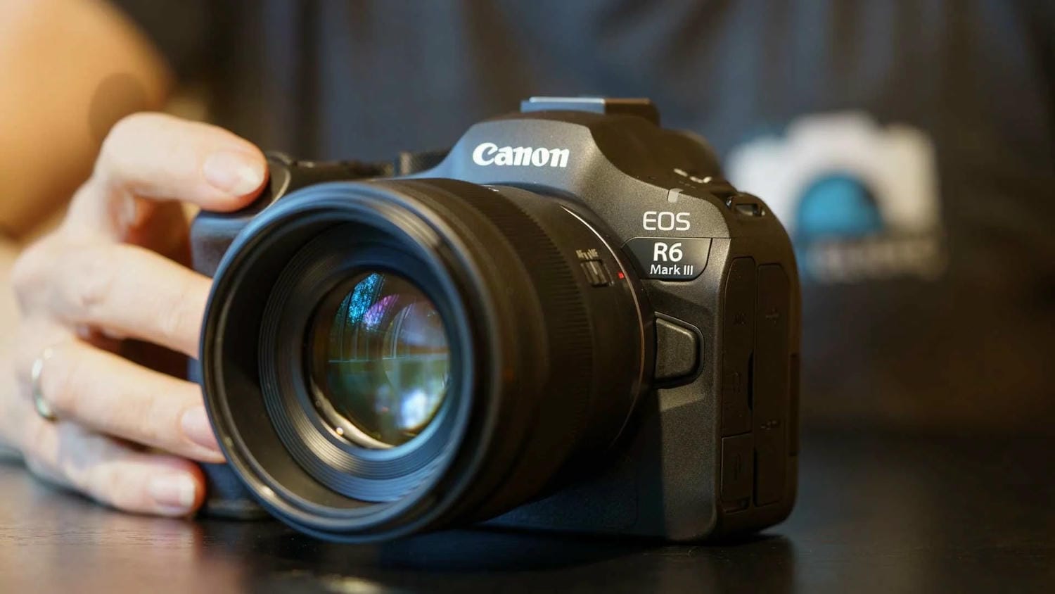 Thiết kế Canon R6 III không có nhiều thay đối
