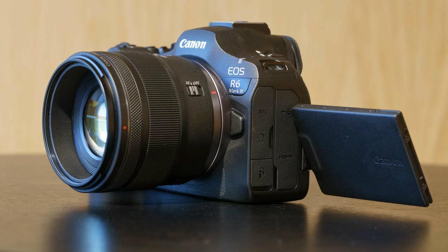 Màn hình có thể xoay lật với độ lớn 3.0 inch