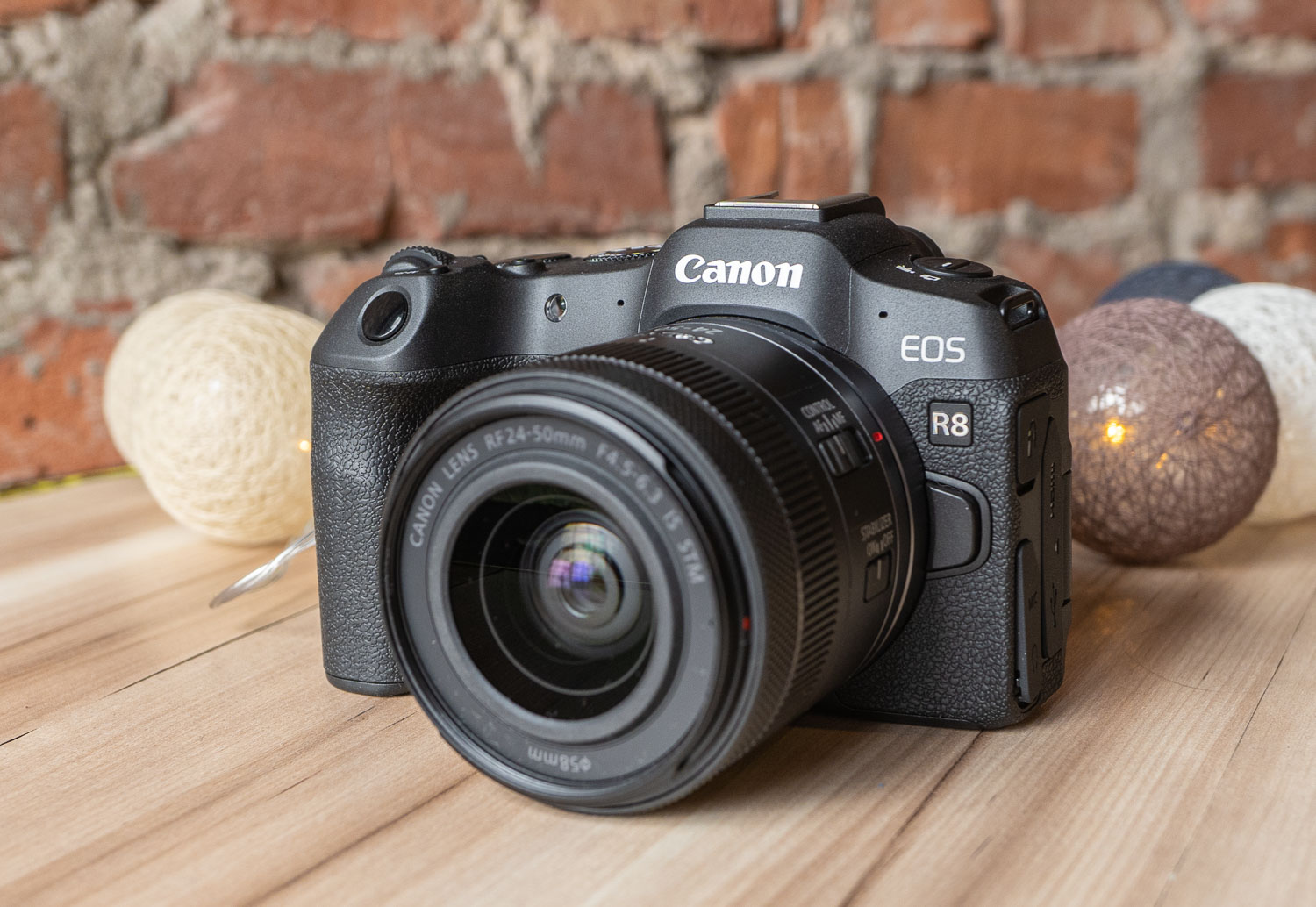 Đánh giá Canon EOS R8 máy ảnh cho vlogger