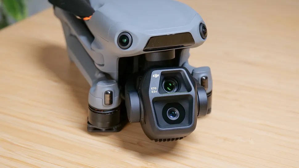 DJI Air 3S sở hữu hệ thống camera kép được gắn trên gimbal chống rung 3 trục