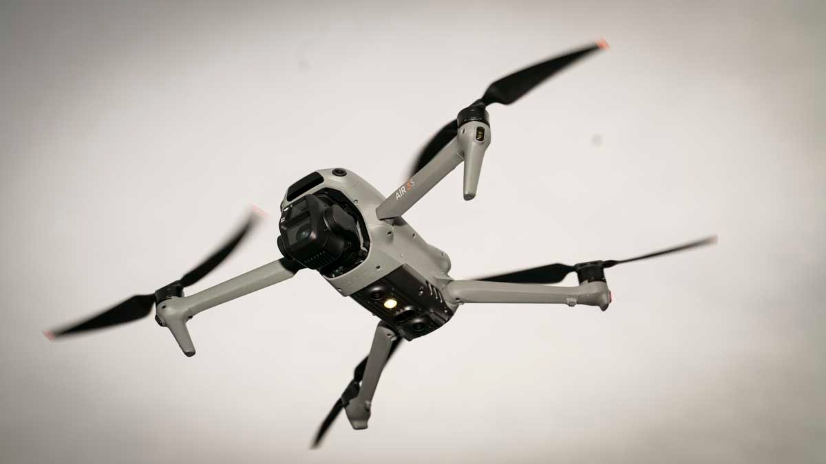 Đánh giá DJI Air 3S: Tiếng ồn cánh quạt