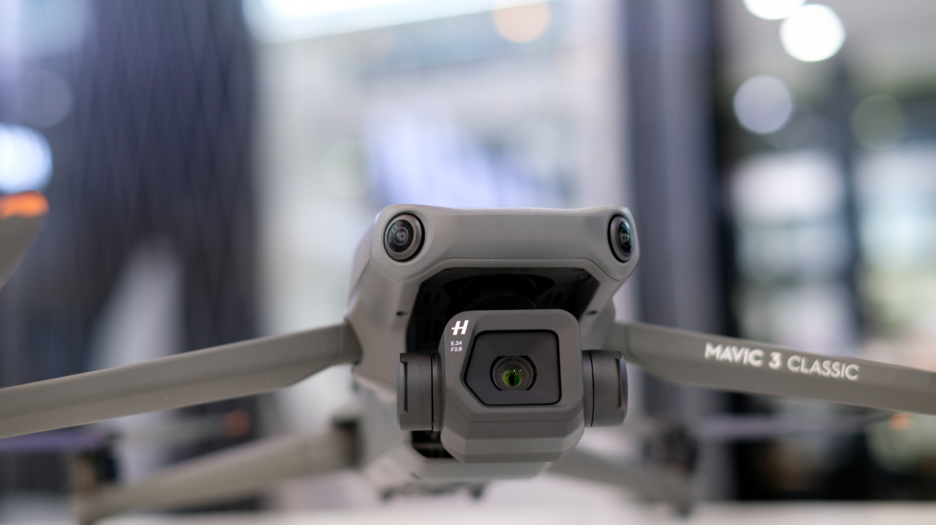 Đánh giá DJI Mavic 3 Classic Hệ thống cảm biến tránh chướng ngại vật được trang bị trên thân máy bay