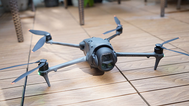 Cơ chế gập cánh của Mavic 4 Pro đã được đảo ngược so với Mavic 3 Pro