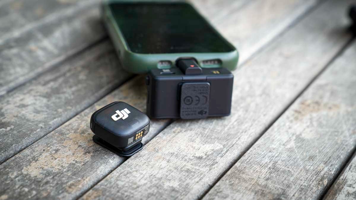 Phần đế bộ thu Mic 3 giúp dễ dàng gắn lên điện thoại hoặc máy ảnh