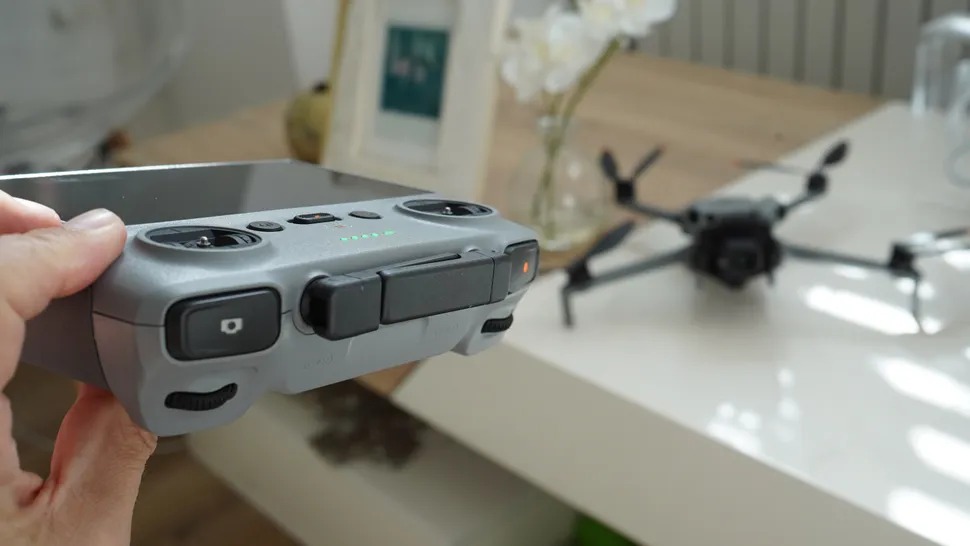 Review DJI Mini 5 Pro: Bộ nhớ và khả năng truyền dữ liệu