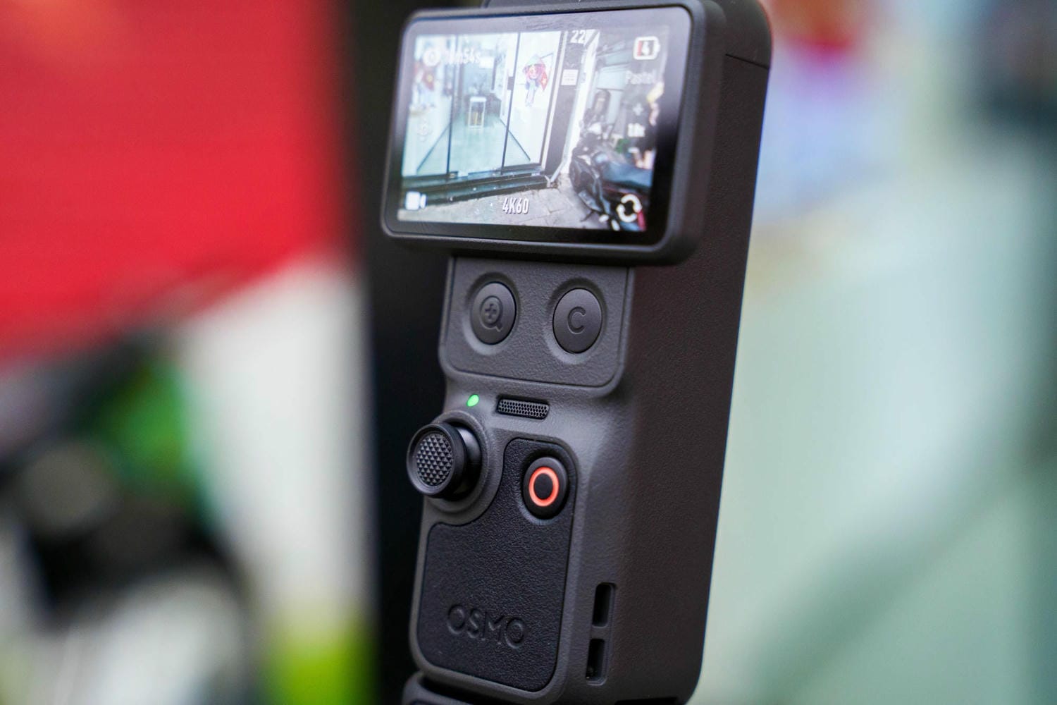 Hai nút bấm vật lý hoàn toàn mới trên DJI Osmo Pocket 4