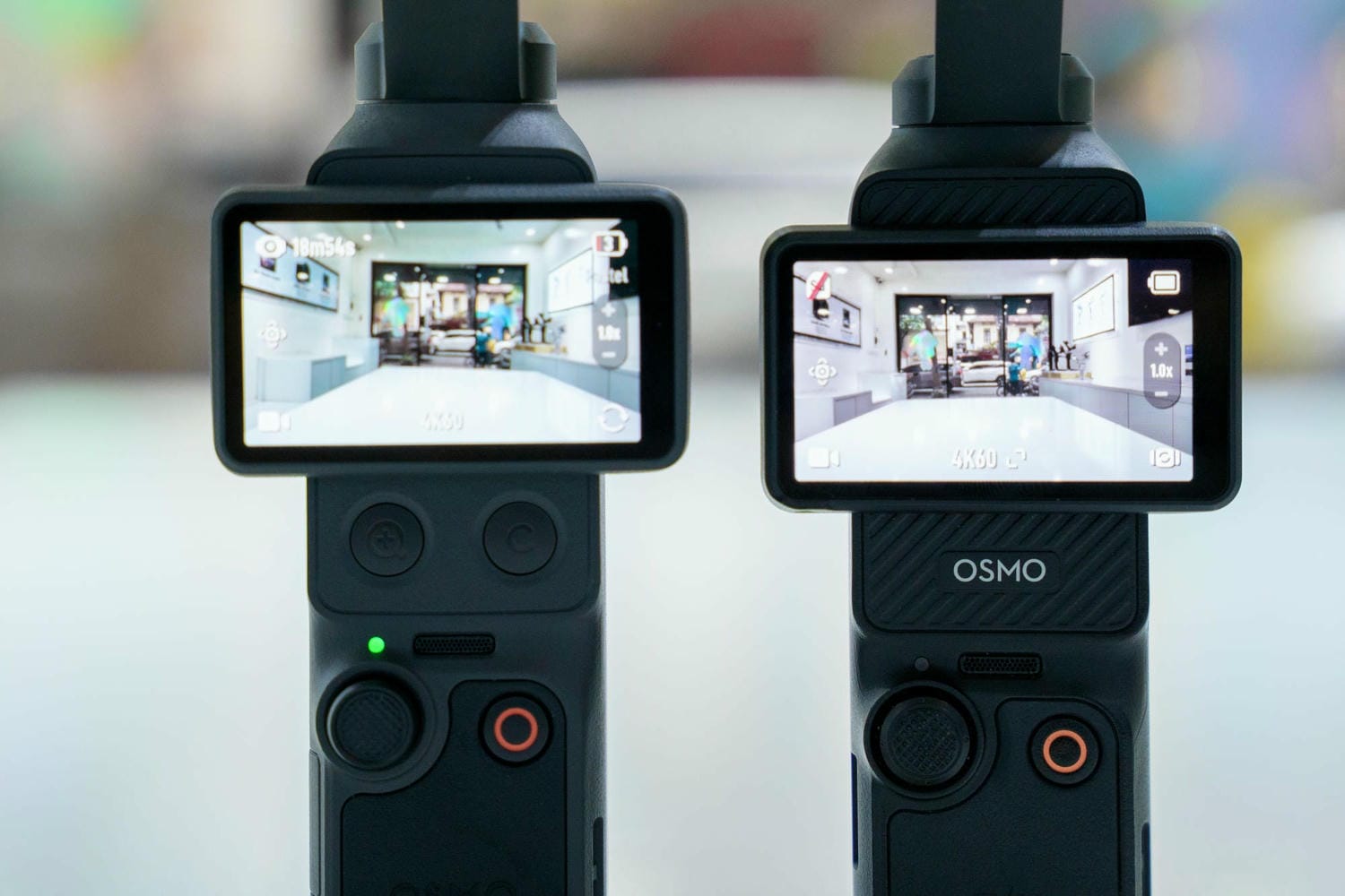 Thao tác màn hình gần như không có sự thay đổi giữa hai phiên bản