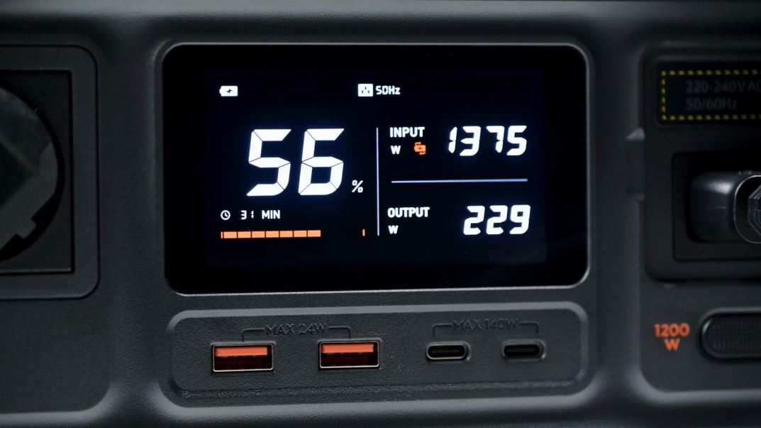 DJI Power 1000 được trang bị màn hình LCD