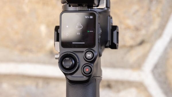 DJI RS 5 có màn hình cảm ứng trực quan