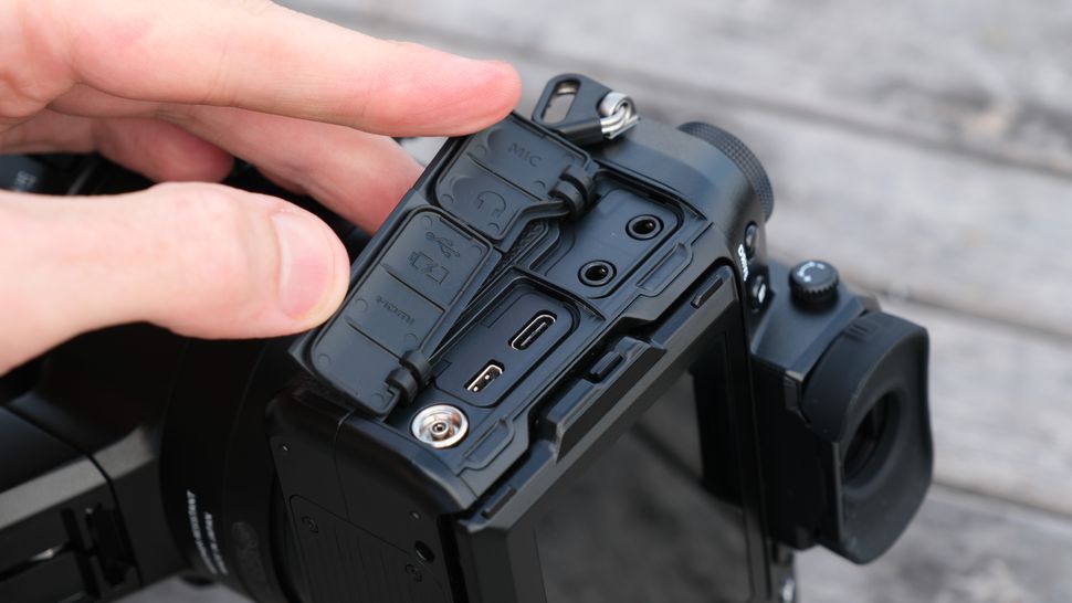 Camera medium format 102MP nhiều cải tiến
