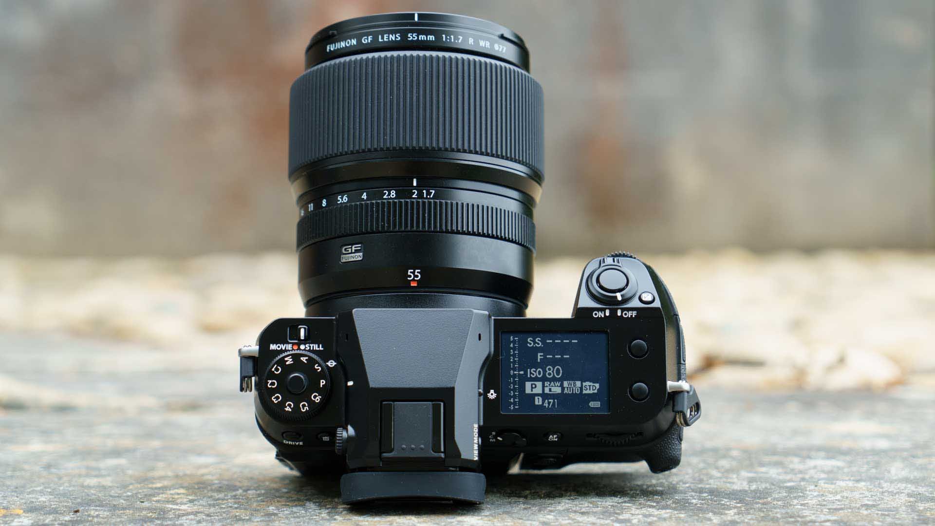 GFX100S II kiểm soát nhiễu tốt