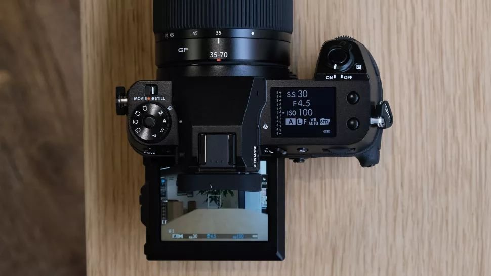 GFX50S Mark II có dải ISO gốc từ 100-12.800 