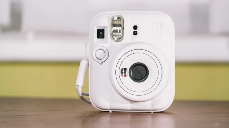 Lấy nét gần tốt, nhưng kính ngắm lệch nhẹ khi chụp gần