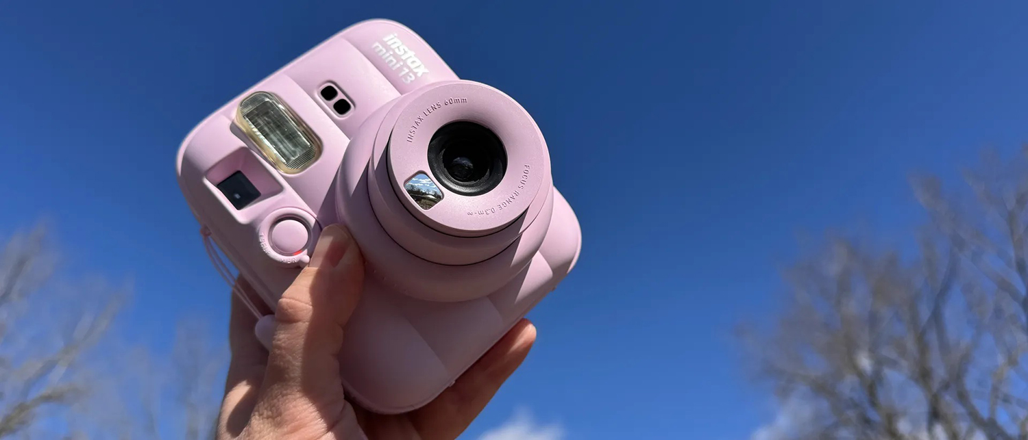Đánh giá Fujifilm Instax Mini 13: Hỗ trợ framing và chụp selfie