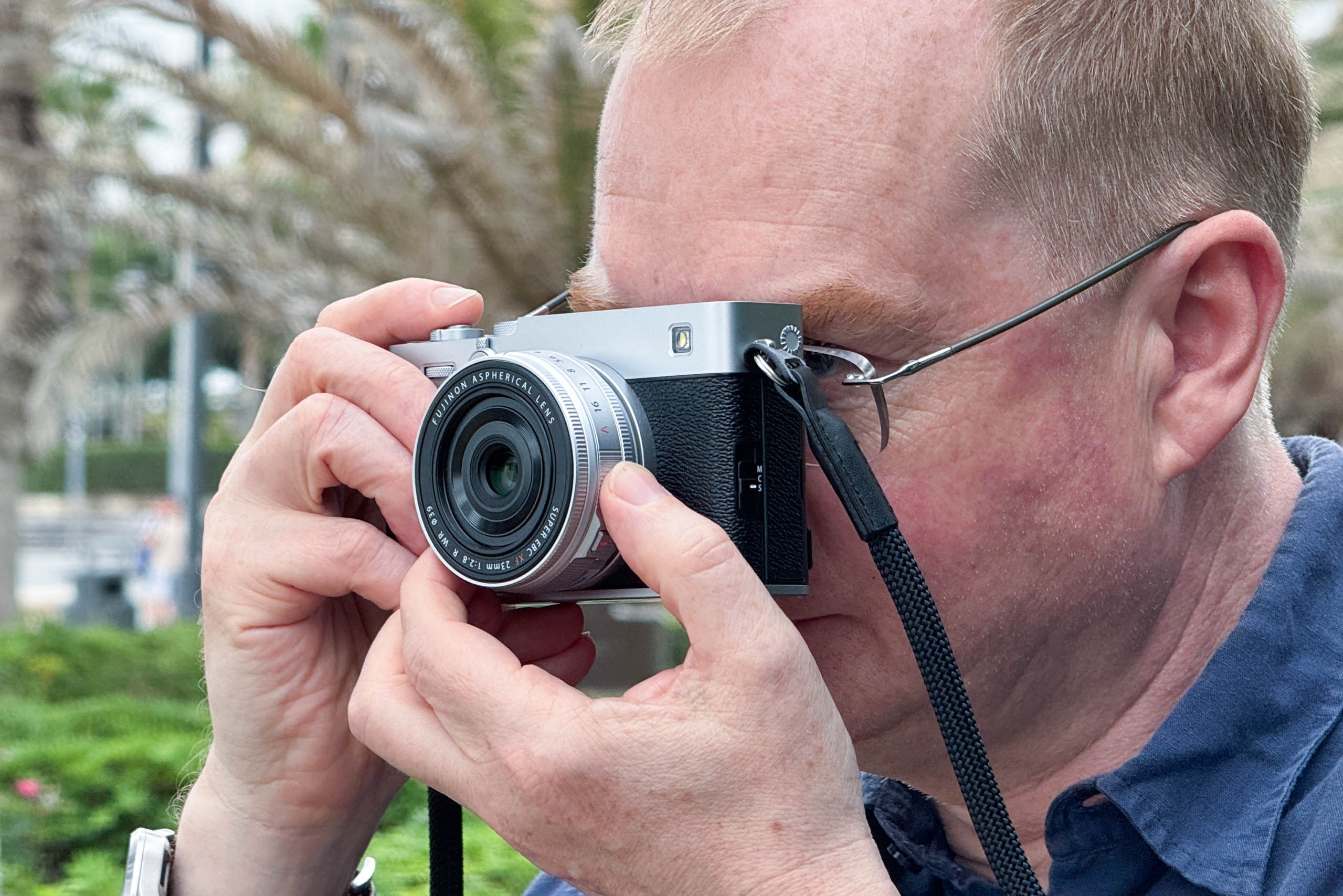 Fujifilm X-E5 được trang bị ống ngắm điện tử OLED