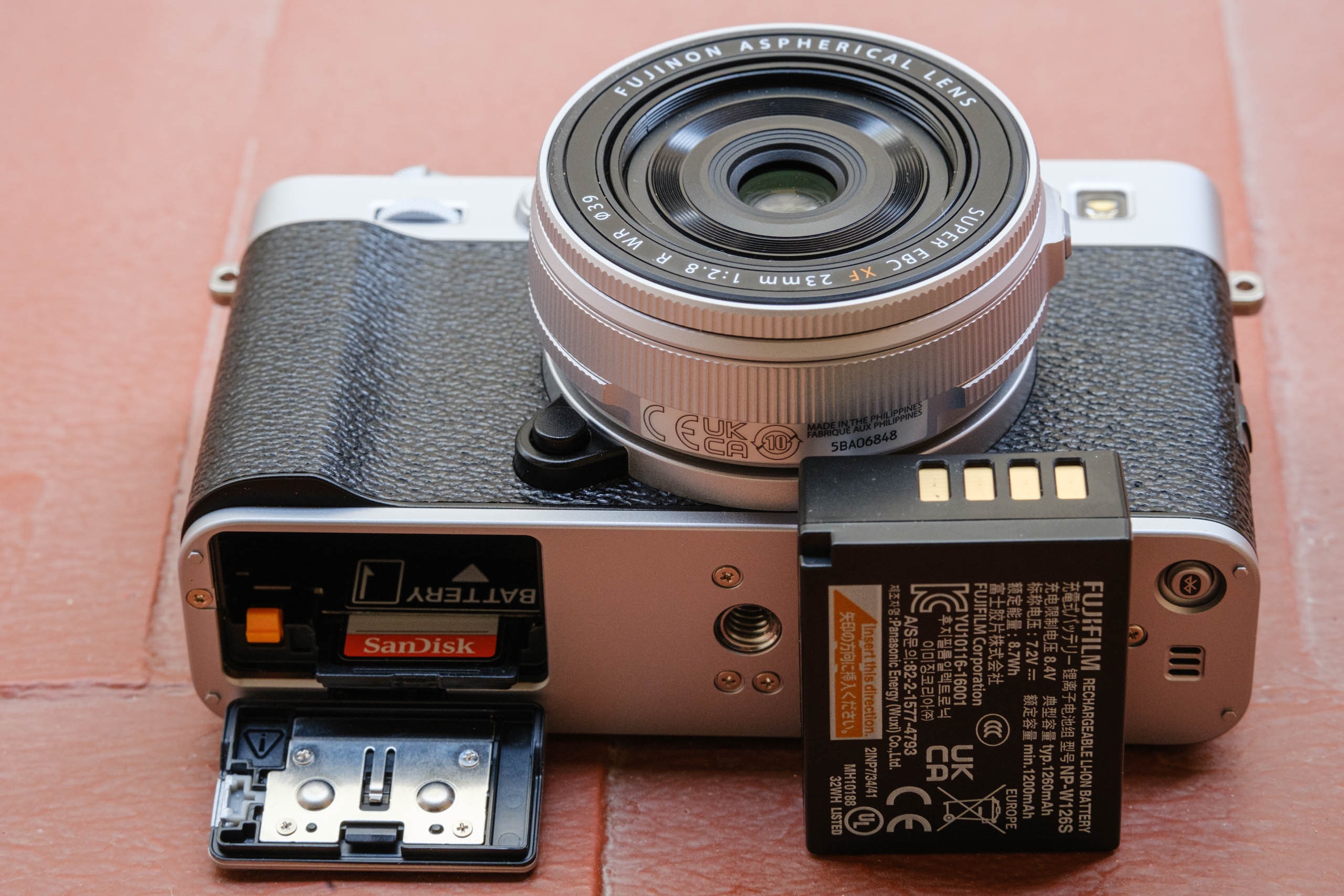 Fujifilm X-E5 sử dụng pin NP-W126S