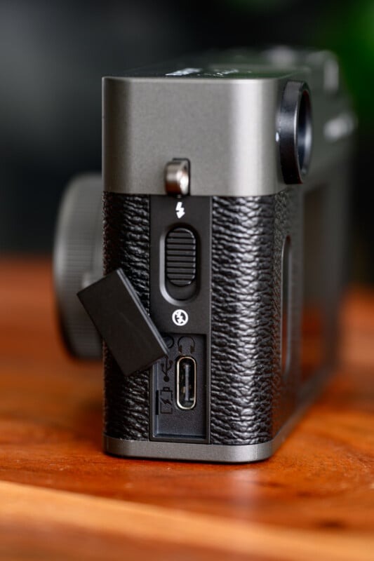 Fujifilm X Half được trang bị một cổng USB-C
