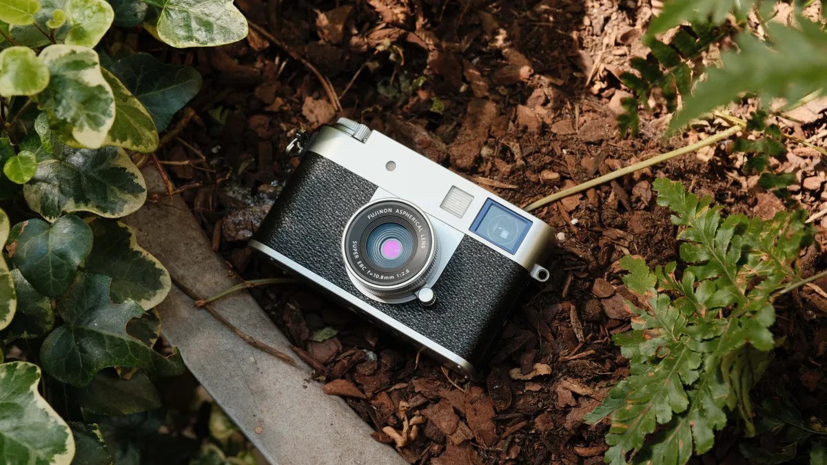 Đánh giá Fujifilm X Half: Thiết kế nhỏ gọn, kiểu dáng cổ điển