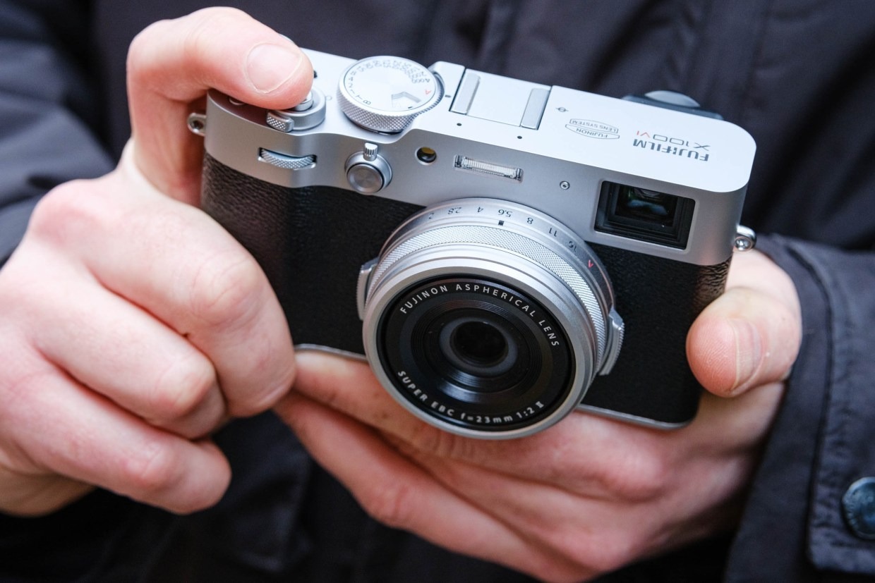 Fujifilm X100VI có thể kể đến đó là tính năng chống rung 6 stop