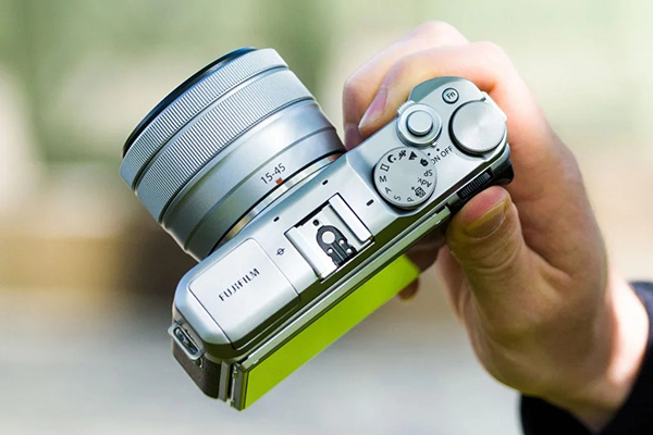 Đánh Giá Fujifilm X5 - Nút bấm dễ thao tác