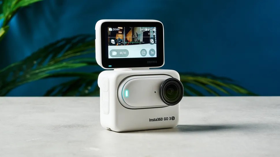 Insta360 Go 3S sử dụng màn hình cảm ứng lật 2,2 inch