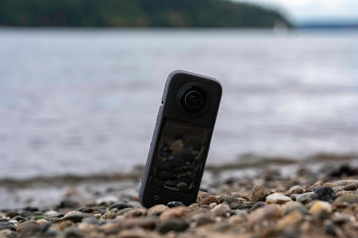 Insta360 X3 có khả năng chống nước tốt