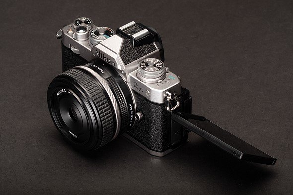 Đánh Giá Nikon Z fc 1 - máy ảnh phù hợp để quay vlog với màn hình xoay lật