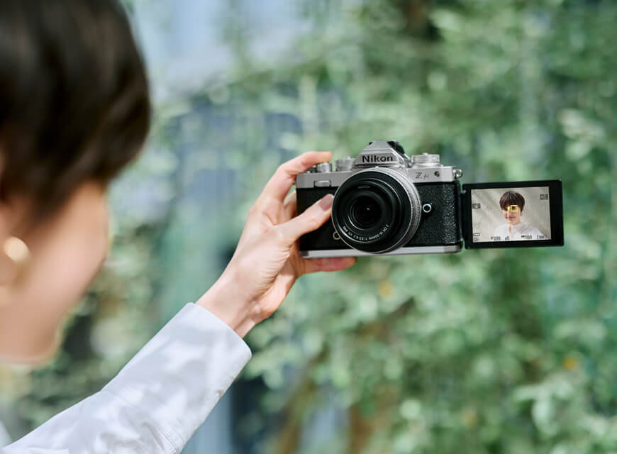 Nikon Z fc lấy nét tự động theo mắt trong suốt quá trình quay video