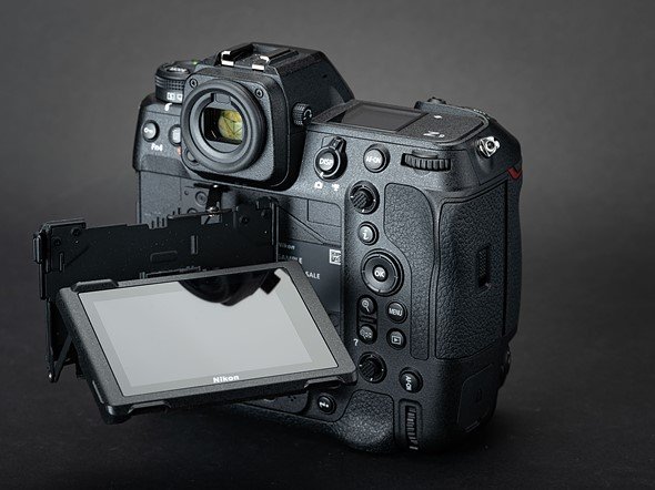 Nikon Z9 có khả năng xoay lật 4 trục