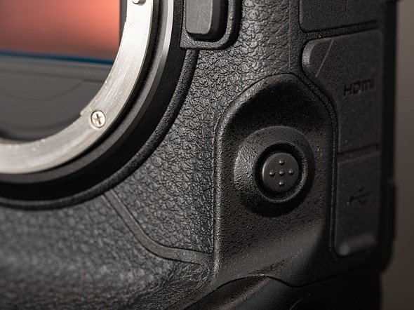 Vị trí nút AF trên máy ảnh không gương lật Nikon Z9